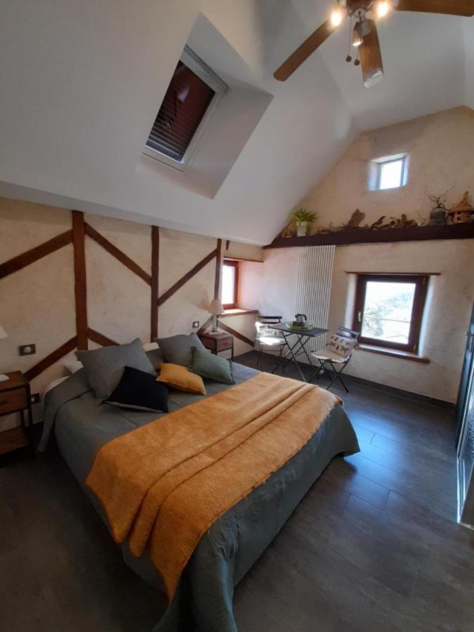 Les Hotes Du Lac, Chambres Et Tables D'Hotes Mandailles  外观 照片