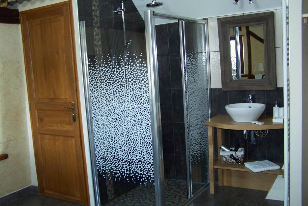 Les Hotes Du Lac, Chambres Et Tables D'Hotes Mandailles  客房 照片